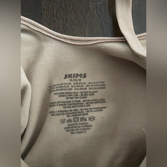 SKIMS sculpting body suit NWOT mid thigh - Picture 7 of 7